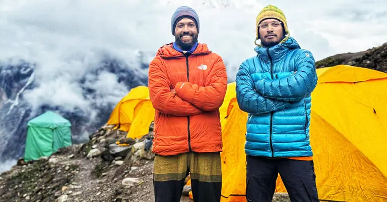 মানাসলু জয় করা দুই বাংলাদেশি